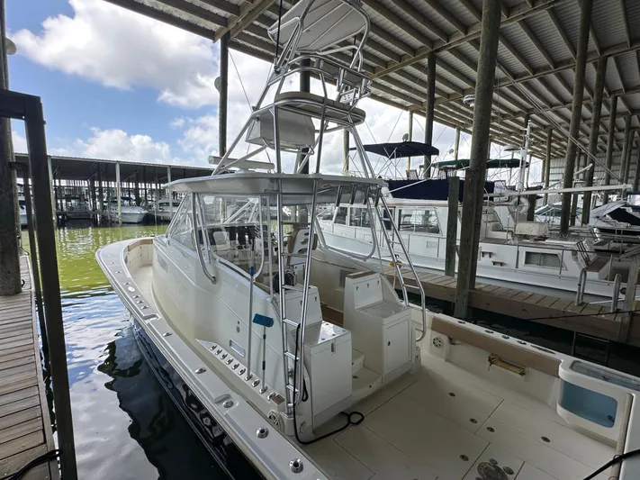 Wooocrew Yacht Photos Pics 2015 SeaVee 43 Fish-Around boat docked in a marina under a covered structure.