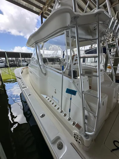 Wooocrew Yacht Photos Pics 2015 SeaVee 43 Fish-Around boat docked under shelter, showcasing sleek design and spacious deck.