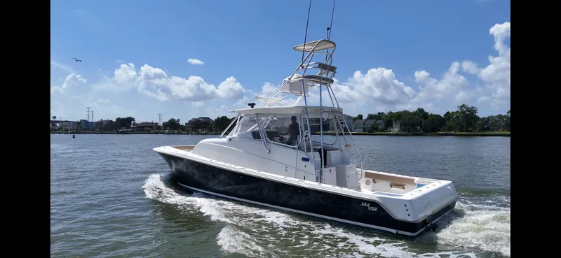 Wooocrew Yacht Photos Pics 2015 SeaVee 43 Fish-Around boat cruising on a sunny day with clear skies.