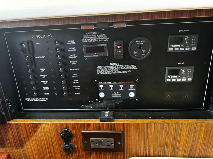  Yacht Photos Pics 2023 PURSUIT 358 S - Image 48