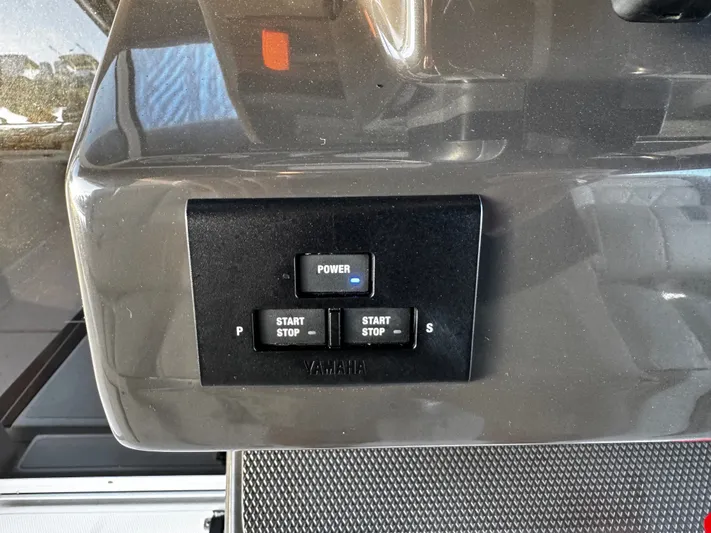  Yacht Photos Pics 2023 PURSUIT 358 S - Image 56