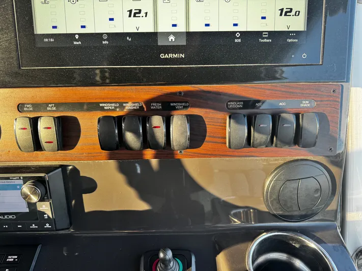  Yacht Photos Pics 2023 PURSUIT 358 S - Image 59