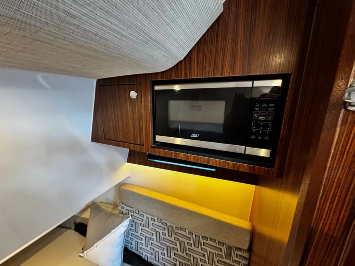  Yacht Photos Pics 2023 PURSUIT 358 S - Image 41