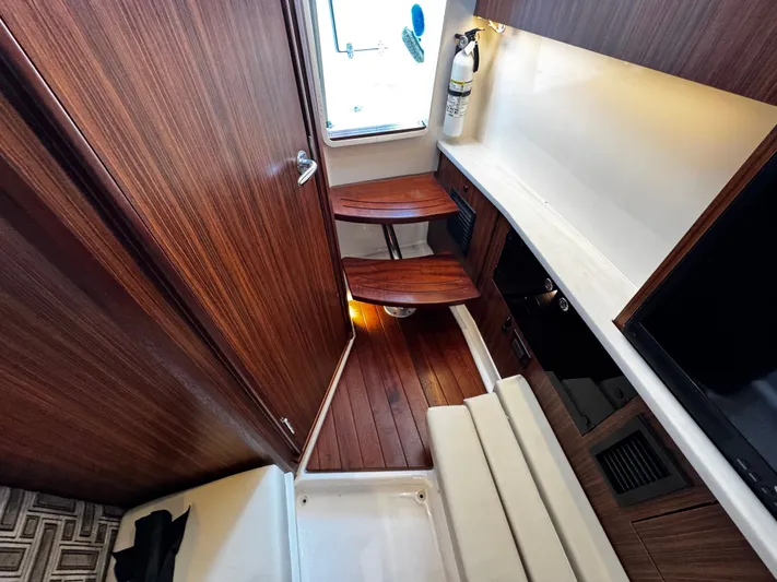  Yacht Photos Pics 2023 PURSUIT 358 S - Image 47