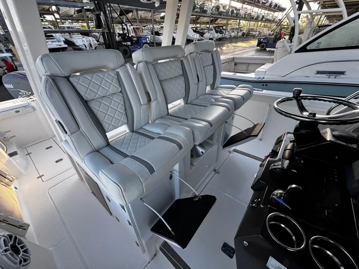  Yacht Photos Pics 2023 PURSUIT 358 S - Image 26