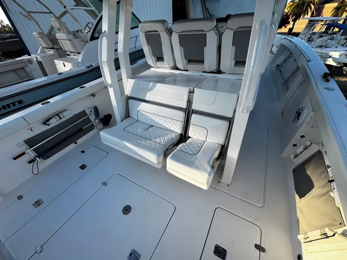  Yacht Photos Pics 2023 PURSUIT 358 S - Image 19