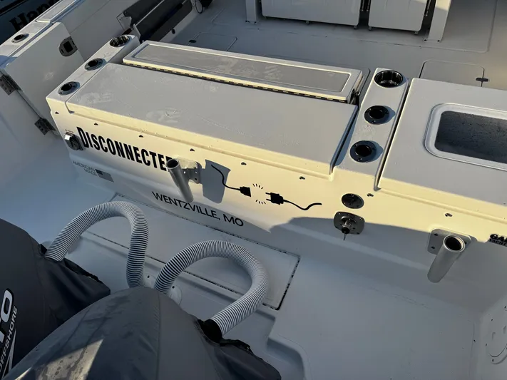  Yacht Photos Pics 2023 PURSUIT 358 S - Image 11