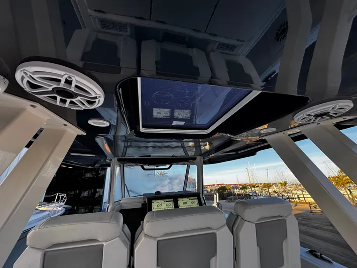  Yacht Photos Pics 2023 PURSUIT 358 S - Image 22