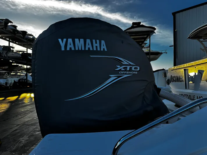  Yacht Photos Pics 2023 PURSUIT 358 S - Image 9