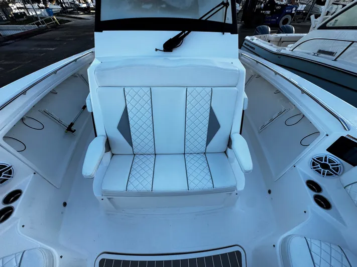  Yacht Photos Pics 2023 PURSUIT 358 S - Image 34