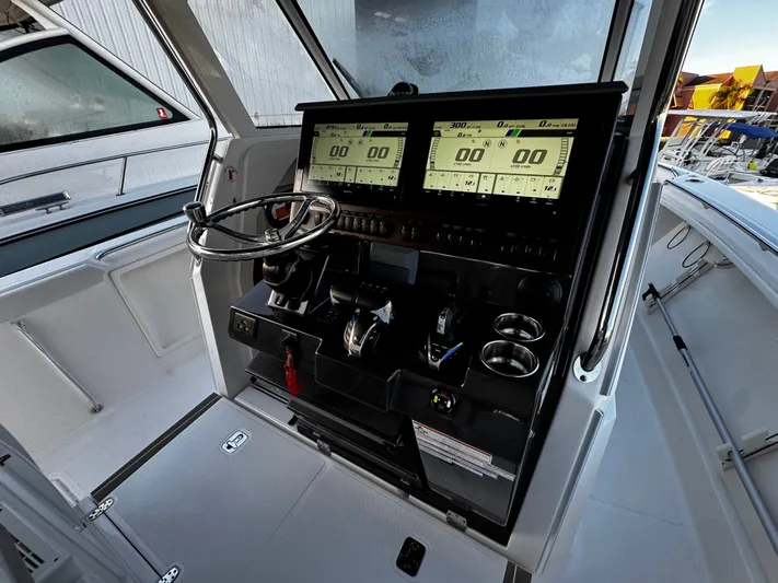  Yacht Photos Pics 2023 PURSUIT 358 S - Image 24