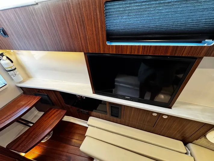  Yacht Photos Pics 2023 PURSUIT 358 S - Image 43