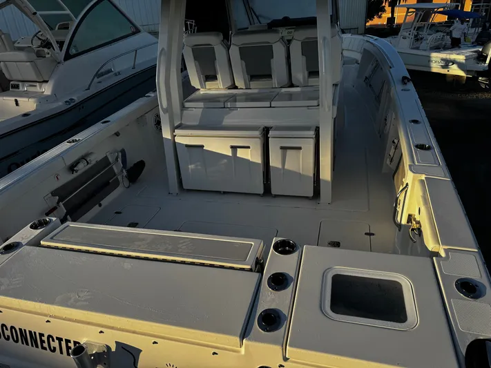  Yacht Photos Pics 2023 PURSUIT 358 S - Image 12