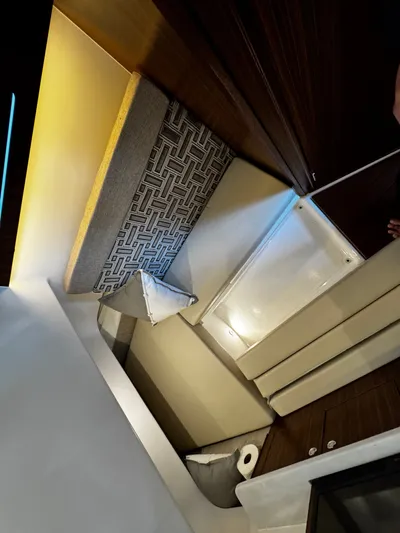  Yacht Photos Pics 2023 PURSUIT 358 S - Image 42