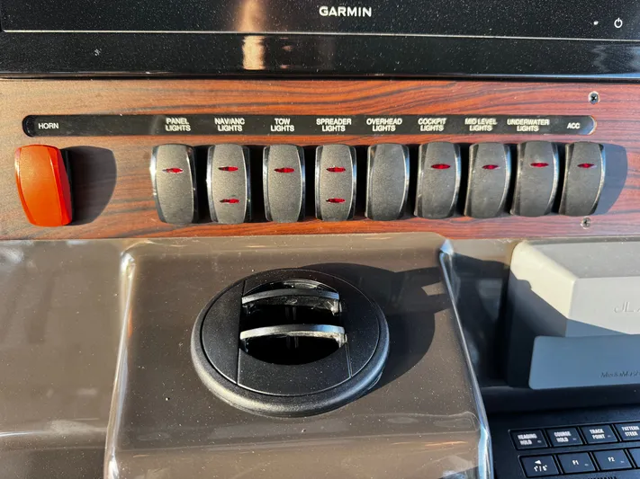  Yacht Photos Pics 2023 PURSUIT 358 S - Image 57