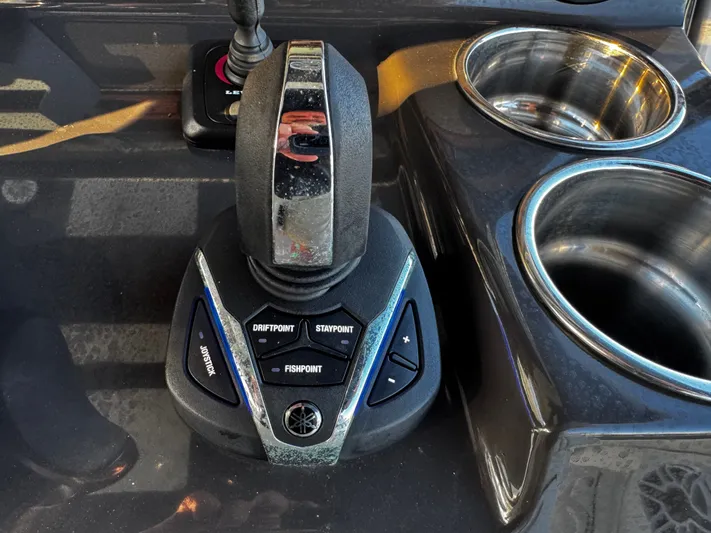  Yacht Photos Pics 2023 PURSUIT 358 S - Image 60