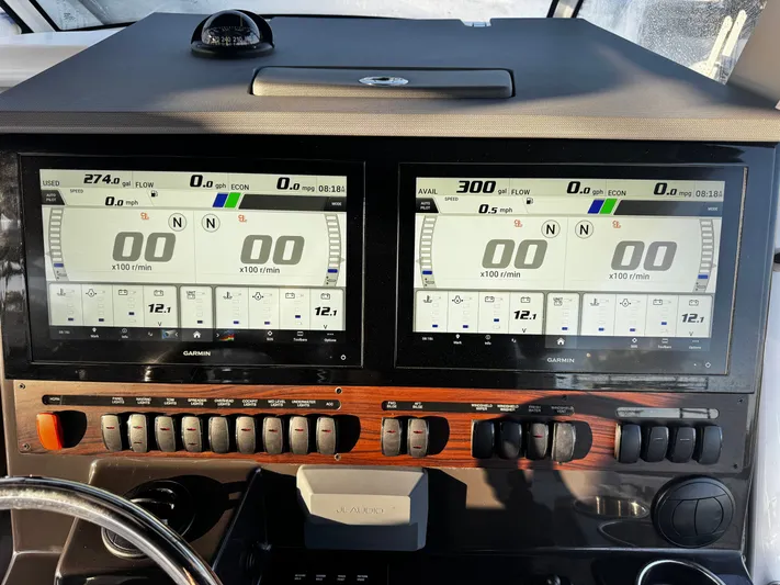  Yacht Photos Pics 2023 PURSUIT 358 S - Image 63