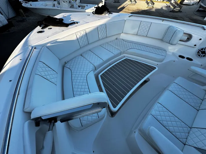  Yacht Photos Pics 2023 PURSUIT 358 S - Image 37