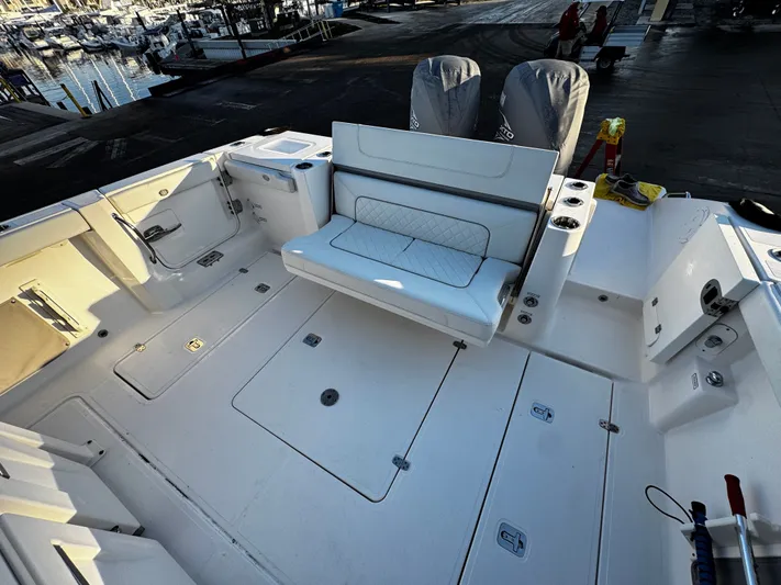  Yacht Photos Pics 2023 PURSUIT 358 S - Image 15