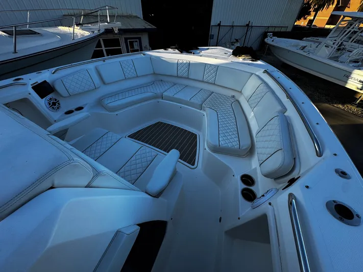  Yacht Photos Pics 2023 PURSUIT 358 S - Image 33