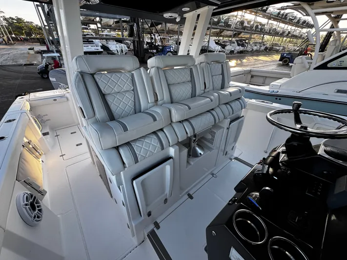  Yacht Photos Pics 2023 PURSUIT 358 S - Image 25