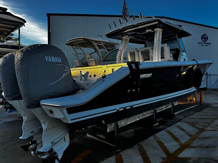  Yacht Photos Pics 2023 PURSUIT 358 S - Image 10