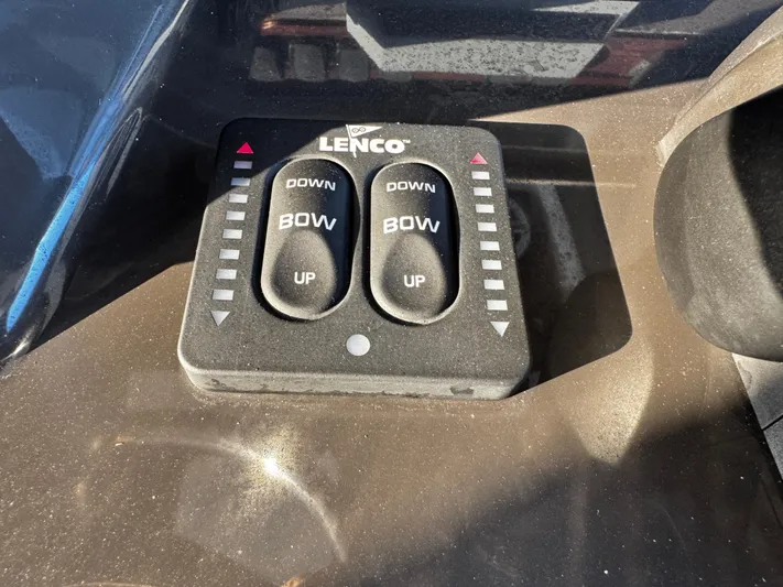  Yacht Photos Pics 2023 PURSUIT 358 S - Image 65