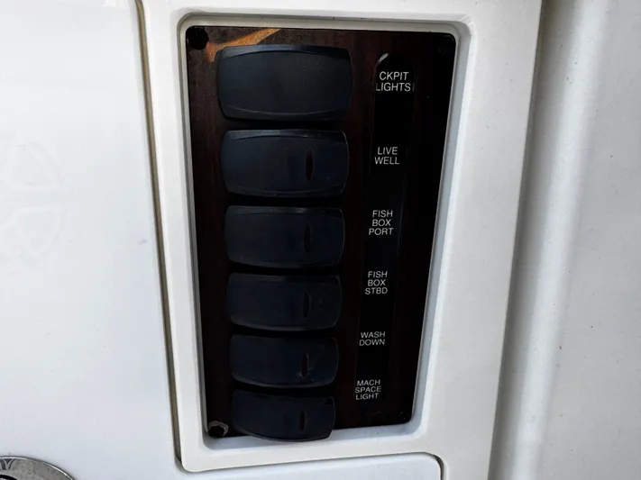  Yacht Photos Pics 2023 PURSUIT 358 S - Image 29