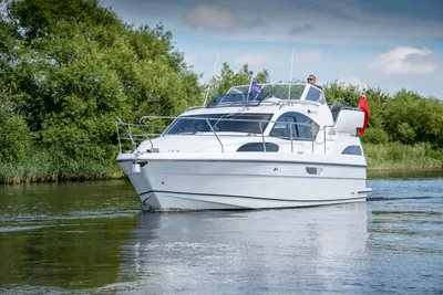 2025 Haines 320 Aft Cabin