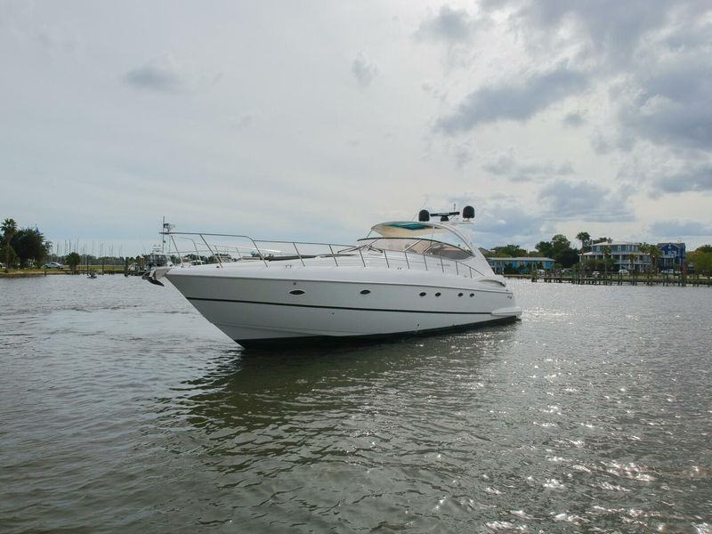 2005 Cruisers 540 Express