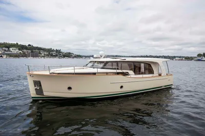 Greenline 40 Hybrid Diesel/Electric Yacht