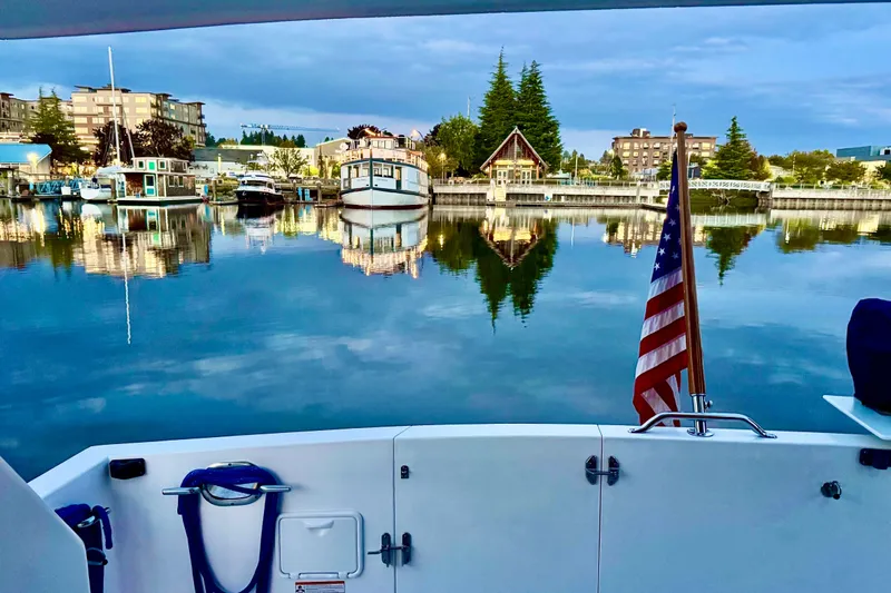Kokomo Yacht Photos Pics Ocean Alexander 426 Classico yacht, 1997, docked with scenic waterfront view and American flag.