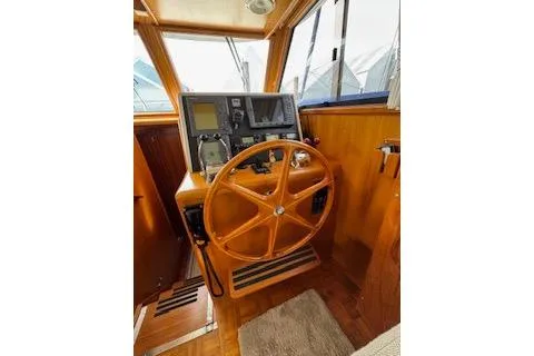 Kokomo Yacht Photos Pics 1997 Ocean Alexander 426 Classico helm with wooden wheel and navigation instruments.