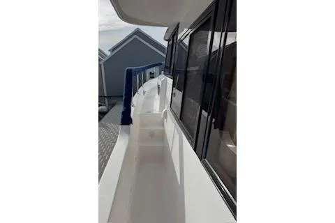 Kokomo Yacht Photos Pics 1997 Ocean Alexander 426 Classico yacht deck with sleek design and modern features.