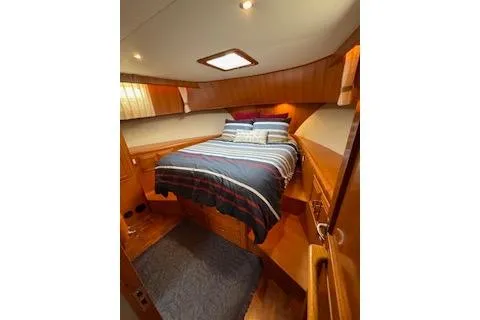 Kokomo Yacht Photos Pics 1997 Ocean Alexander 426 Classico cabin with cozy bed and wooden interior.