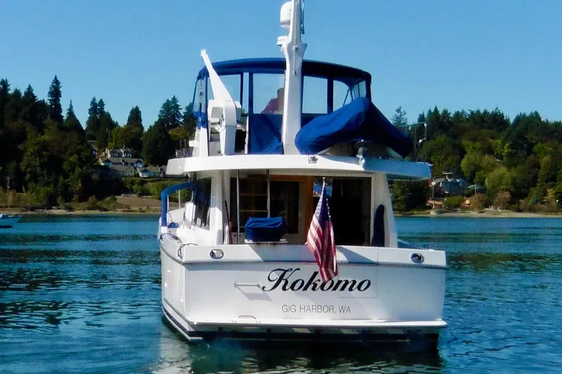 Kokomo Yacht Photos Pics Ocean Alexander 423 Classico yacht, 2000 model, on serene water with American flag.