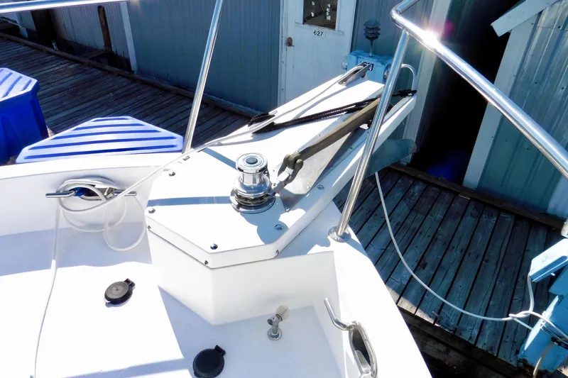 Kokomo Yacht Photos Pics Bow deck of 2000 Ocean Alexander 423 Classico yacht with anchor and winch.
