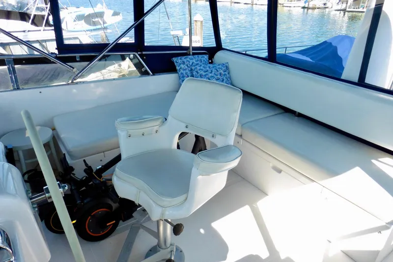Kokomo Yacht Photos Pics Interior of 2000 Ocean Alexander 423 Classico yacht with white seating and helm chair.