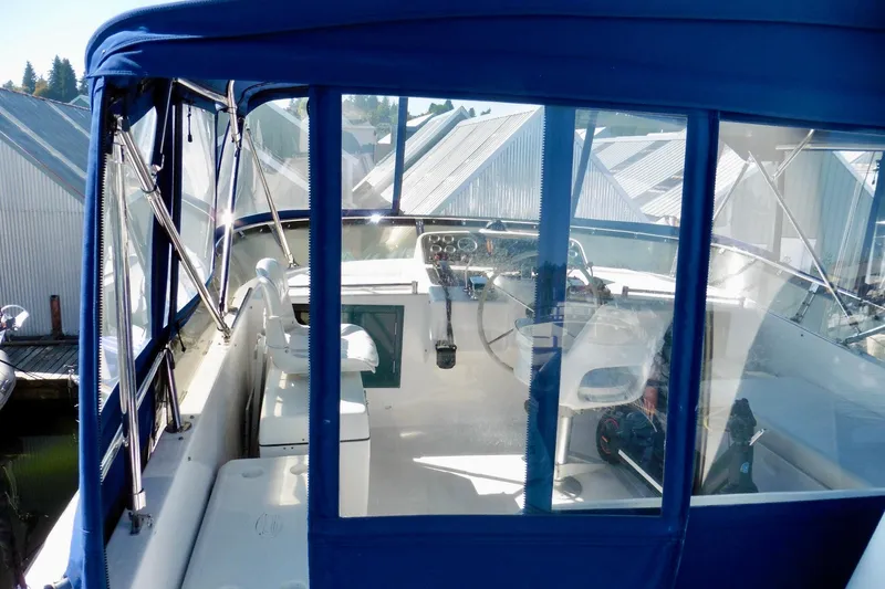 Kokomo Yacht Photos Pics 2000 Ocean Alexander 423 Classico boat interior with blue canopy and steering area.