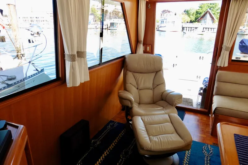 Kokomo Yacht Photos Pics Interior of 2000 Ocean Alexander 423 Classico yacht with leather chair and waterfront view.
