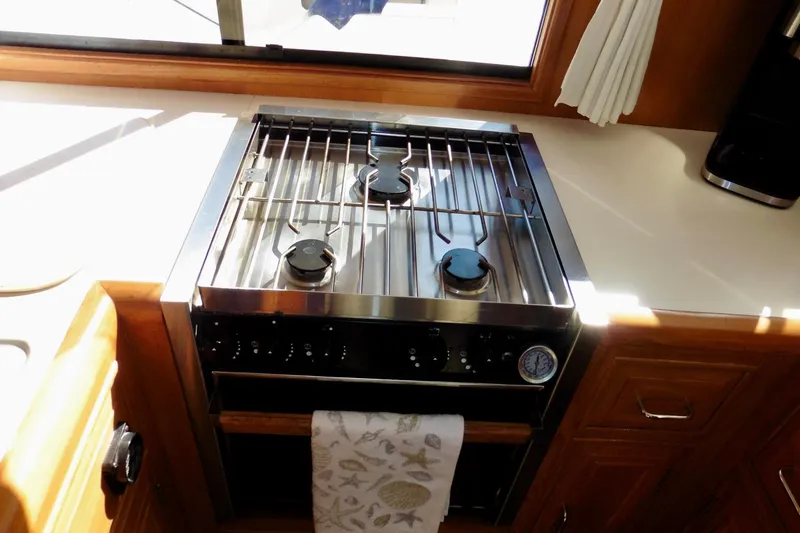 Kokomo Yacht Photos Pics Stainless steel stove in 2000 Ocean Alexander 423 Classico yacht kitchen.