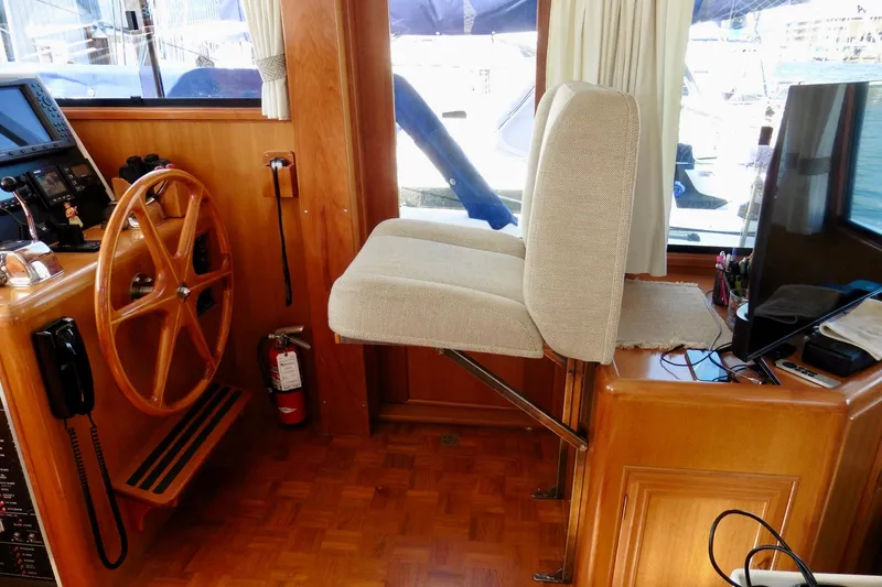 Kokomo Yacht Photos Pics Interior of 2000 Ocean Alexander 423 Classico yacht helm with steering wheel and captain's chair.