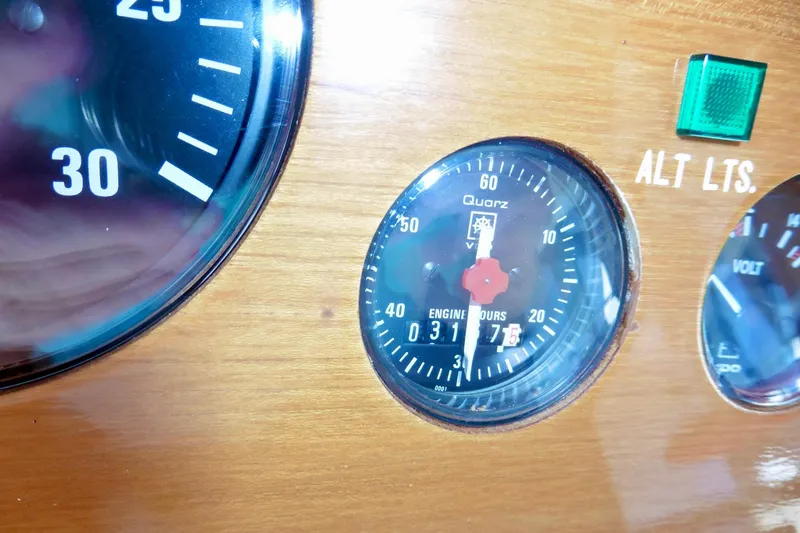Kokomo Yacht Photos Pics Close-up of Ocean Alexander 423 Classico 2000 dashboard gauges and controls.