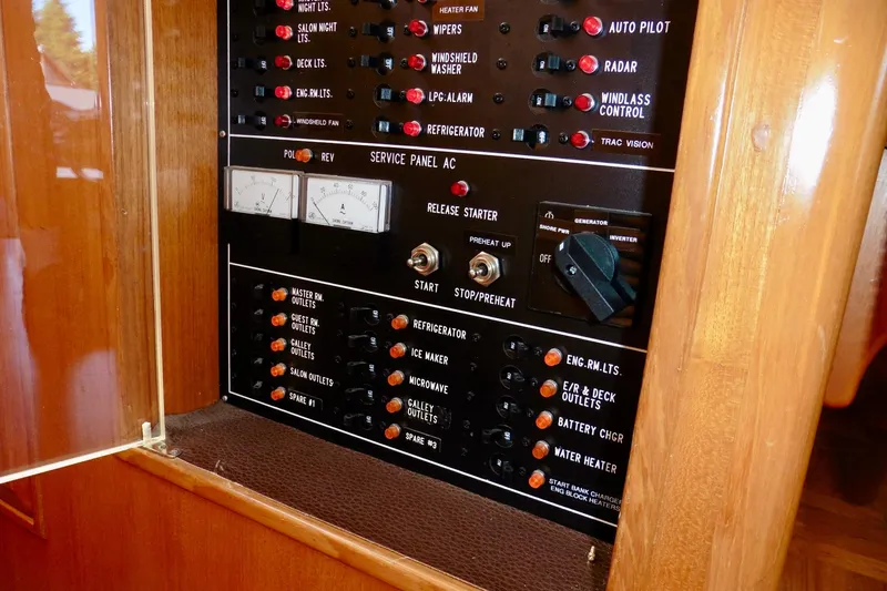 Kokomo Yacht Photos Pics Electrical control panel on a 2000 Ocean Alexander 423 Classico yacht.