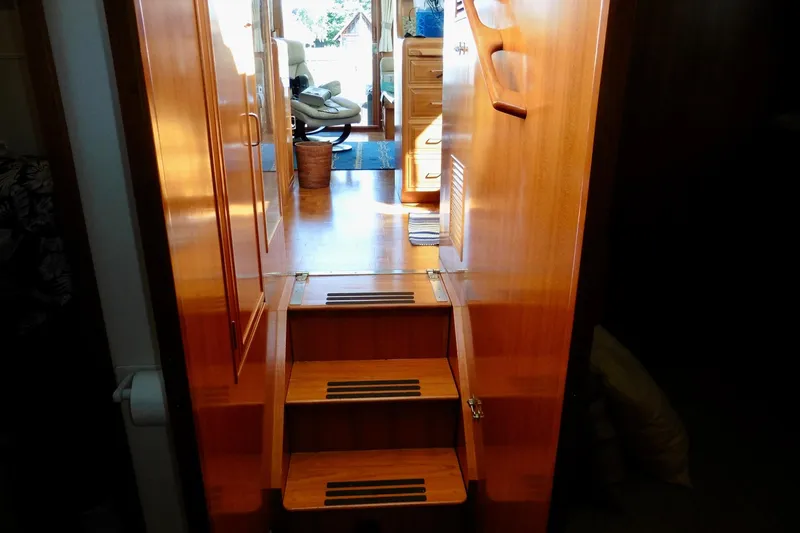 Kokomo Yacht Photos Pics Interior view of 2000 Ocean Alexander 423 Classico yacht with wooden stairs and seating area.