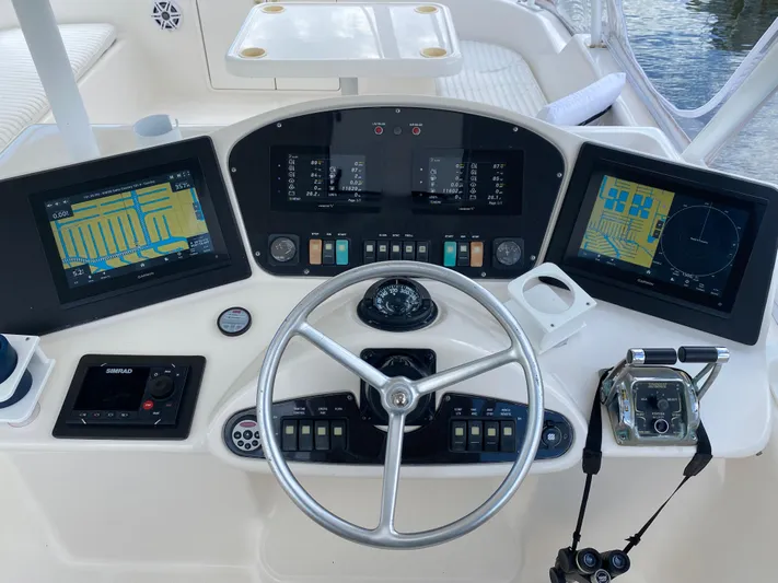 Pretty Fine Yacht Photos Pics 2003 Riviera 47 Convertible yacht helm with navigation screens and controls.