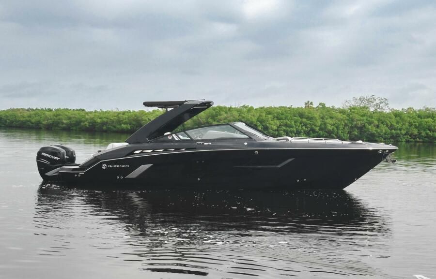 2019 Cruisers Yachts 338 SOUTH BEACH