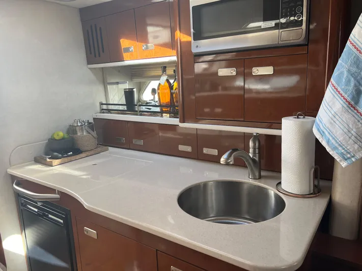 Baileys Dinghy Yacht Photos Pics 2010 Sea Ray 350 Sundancer yacht kitchen with sink, microwave, and storage cabinets.