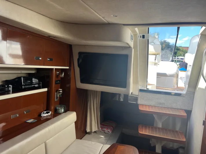 Baileys Dinghy Yacht Photos Pics Interior of 2010 Sea Ray 350 Sundancer yacht with TV and seating area.
