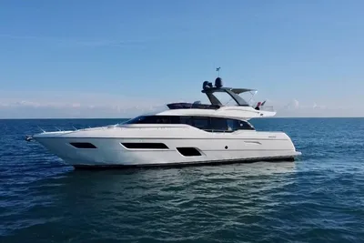 2017 Ferretti Yachts 700